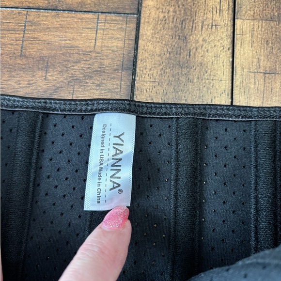 Elegant Black Waist Shaper - Picture 4 of 5